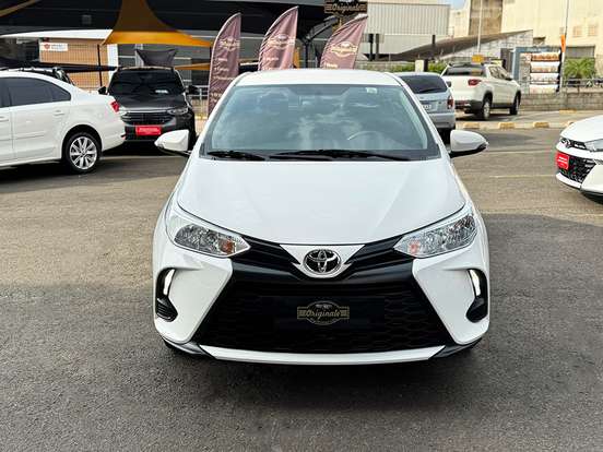 TOYOTA-YARIS-2023