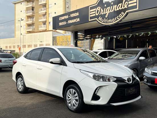 TOYOTA-YARIS-2023