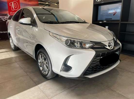 TOYOTA-YARIS-2024