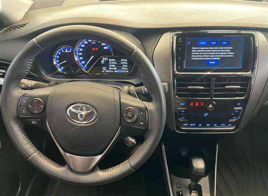TOYOTA-YARIS-2024