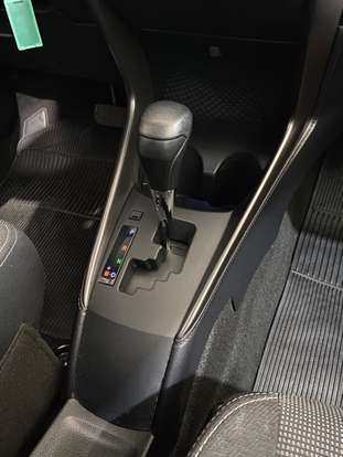 TOYOTA-YARIS-2024