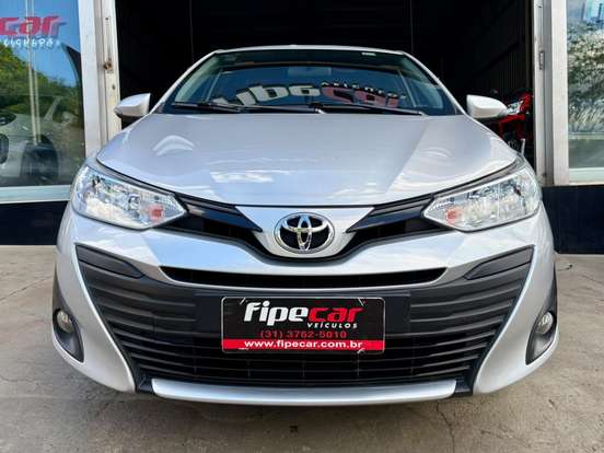 TOYOTA-YARIS-2019