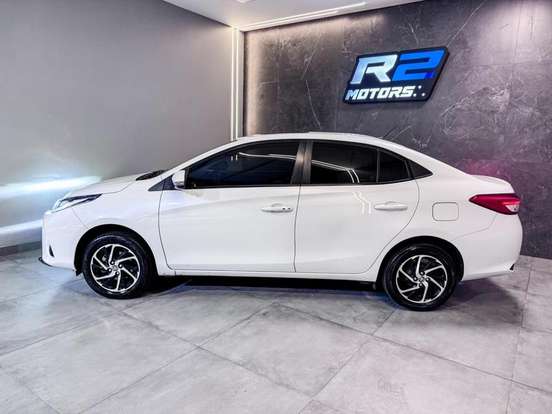 TOYOTA-YARIS-2022