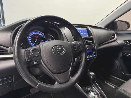 TOYOTA-YARIS-2022