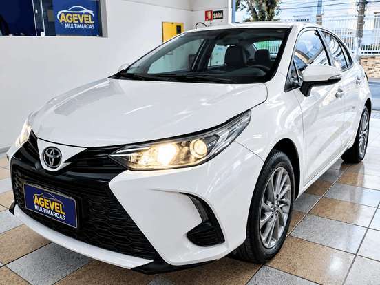 TOYOTA-YARIS-2022