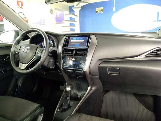 TOYOTA-YARIS-2022