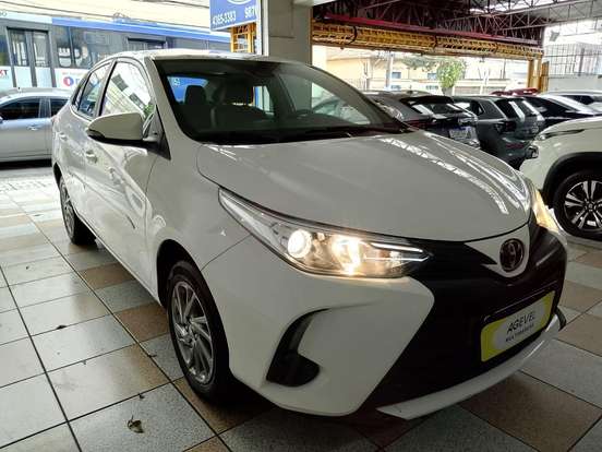TOYOTA-YARIS-2022