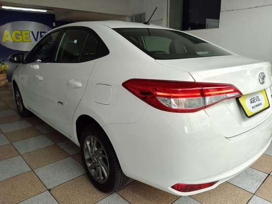 TOYOTA-YARIS-2022