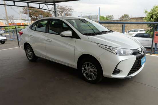 TOYOTA-YARIS-2024