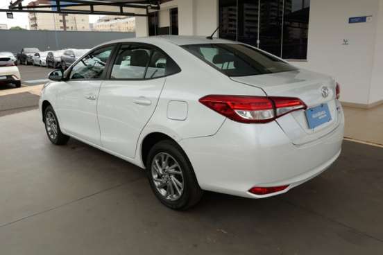 TOYOTA-YARIS-2024