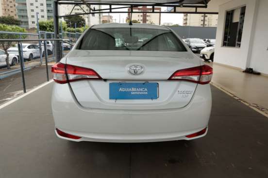 TOYOTA-YARIS-2024