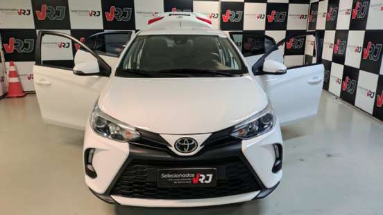 TOYOTA-YARIS-2024