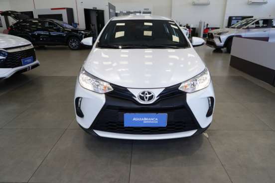 TOYOTA-YARIS-2024