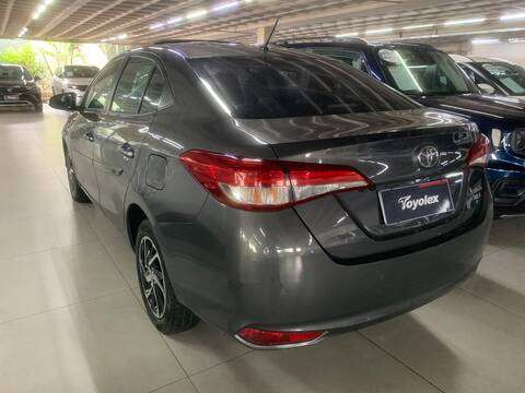 TOYOTA-YARIS-2022