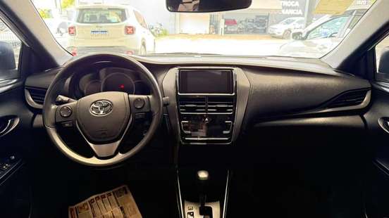 TOYOTA-YARIS-2024