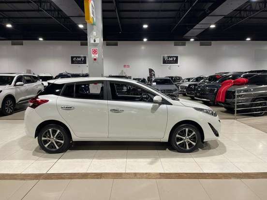 TOYOTA-YARIS-2019