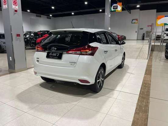 TOYOTA-YARIS-2019