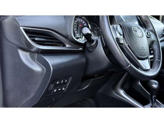 TOYOTA-YARIS-2022