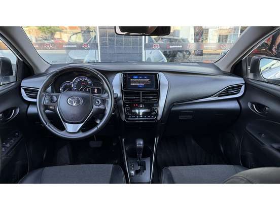 TOYOTA-YARIS-2022