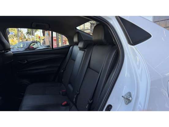 TOYOTA-YARIS-2022
