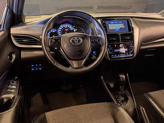 TOYOTA-YARIS-2022