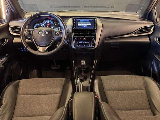 TOYOTA-YARIS-2022