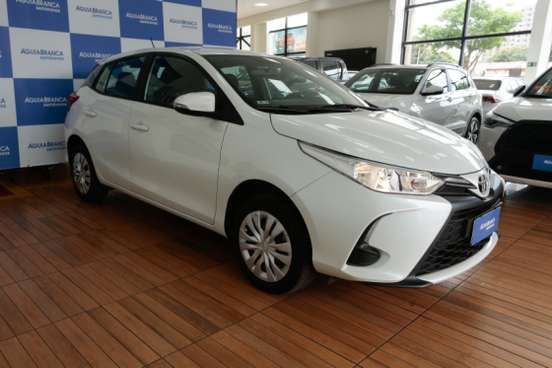 TOYOTA-YARIS-2024