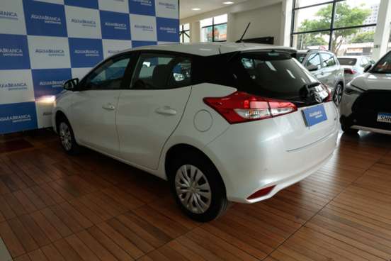 TOYOTA-YARIS-2024