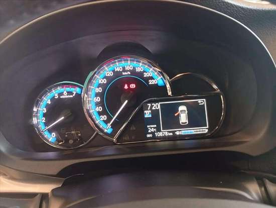 TOYOTA-YARIS-2024