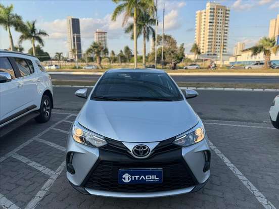 TOYOTA-YARIS-2023