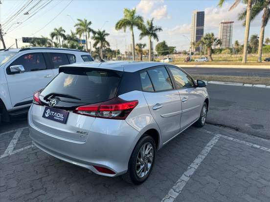 TOYOTA-YARIS-2023