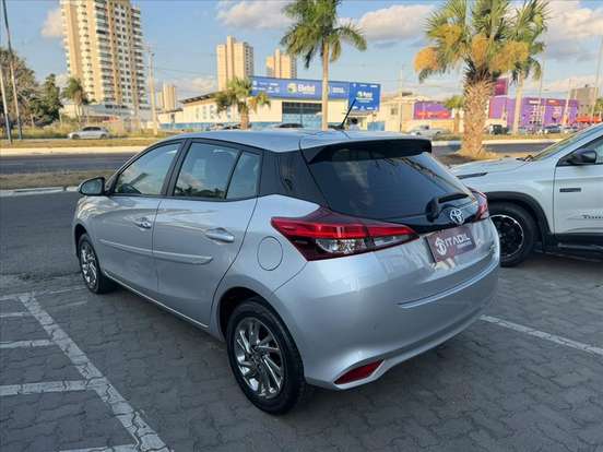 TOYOTA-YARIS-2023