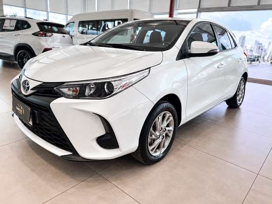 TOYOTA-YARIS-2023