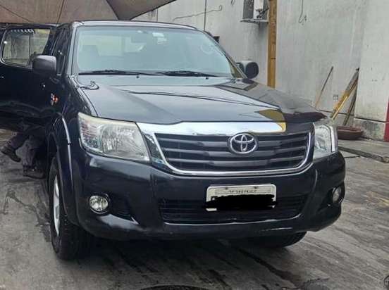 TOYOTA-HILUX-2012