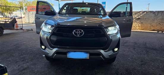 TOYOTA-HILUX-2023