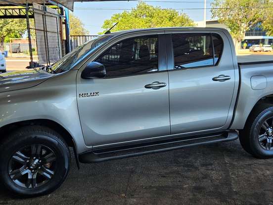 TOYOTA-HILUX-2.8 D-4D TURBO DIESEL CD SR 4X4 AUTOMÁTICO TOYOTA-HILUX-2023
