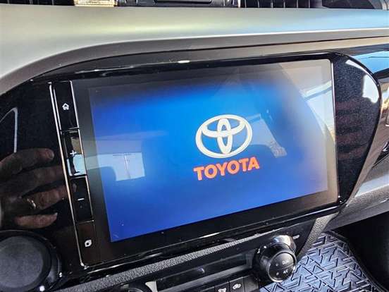 TOYOTA-HILUX-2.8 D-4D TURBO DIESEL CD SR 4X4 AUTOMÁTICO TOYOTA-HILUX-2023