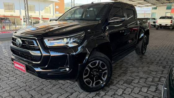 TOYOTA HILUX 2.8 D-4D TURBO DIESEL CD SRX 4X4 AUTOMÁTICO