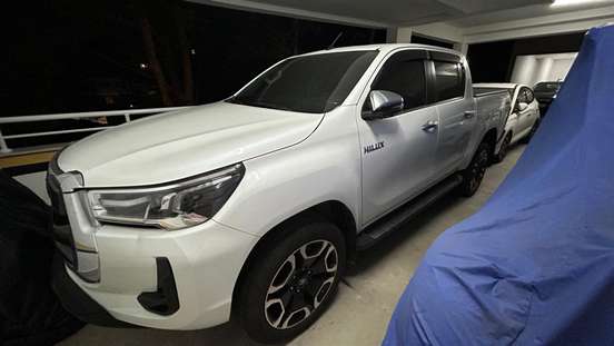 TOYOTA-HILUX-2.8 D-4D TURBO DIESEL CD SRX 4X4 AUTOMÁTICO TOYOTA-HILUX-2023