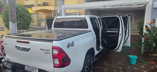 TOYOTA-HILUX-2023