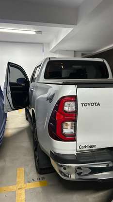 TOYOTA-HILUX-2.8 D-4D TURBO DIESEL CD SRX 4X4 AUTOMÁTICO TOYOTA-HILUX-2023