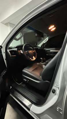 TOYOTA-HILUX-2.8 D-4D TURBO DIESEL CD SRX 4X4 AUTOMÁTICO TOYOTA-HILUX-2023