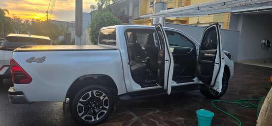 TOYOTA-HILUX-2.8 D-4D TURBO DIESEL CD SRX 4X4 AUTOMÁTICO TOYOTA-HILUX-2023
