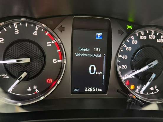 TOYOTA-HILUX-2.8 D-4D TURBO DIESEL CD SRX 4X4 AUTOMÁTICO TOYOTA-HILUX-2025