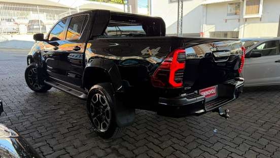 TOYOTA-HILUX-2025
