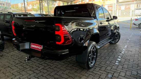 TOYOTA-HILUX-2025