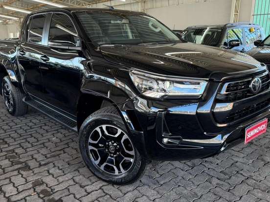 TOYOTA-HILUX-2.8 D-4D TURBO DIESEL CD SRX 4X4 AUTOMÁTICO TOYOTA-HILUX-2025