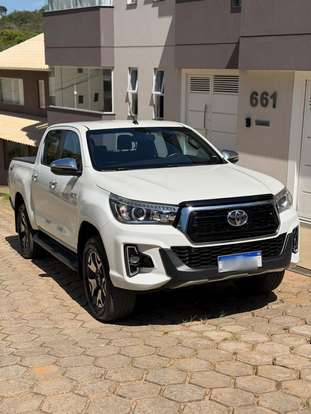 TOYOTA-HILUX-2019