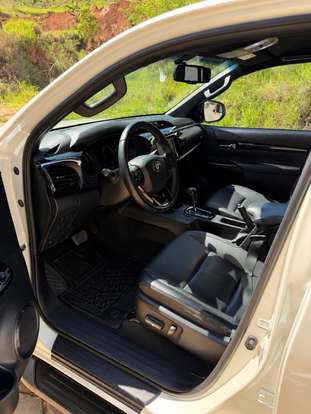 TOYOTA-HILUX-2019