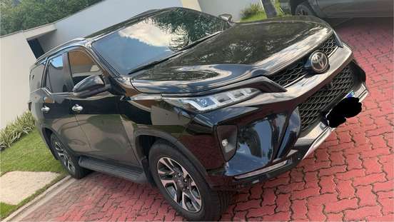 TOYOTA-HILUX SW4-2025